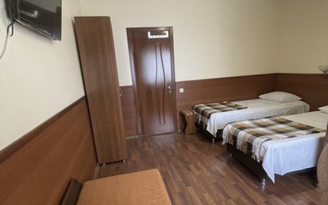 Гостевой Дом Семейный на Трудящихся 68А