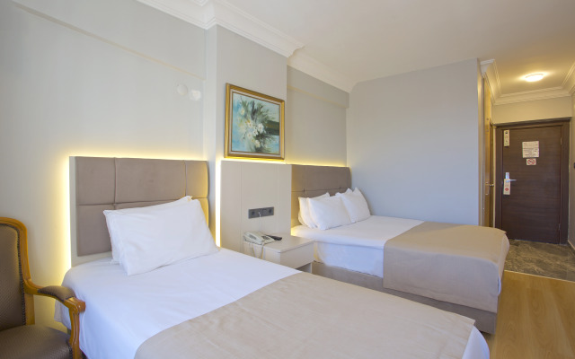 Grand Ant Hotel