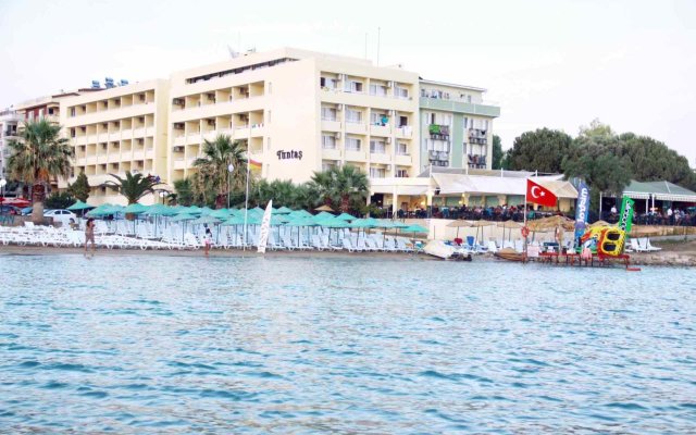 Tuntas Beach Hotel Altinkum