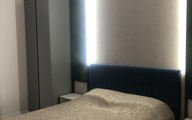 VIP Krasivye Glazki Flat
