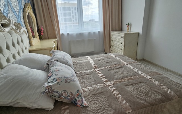 Квартира на Хрустальногорской 93