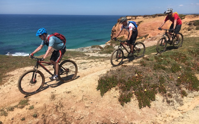 Da Silva Bike & Surf Camp Guest house