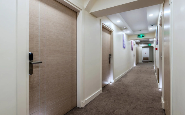 Roys Hotel & Suites Hotel