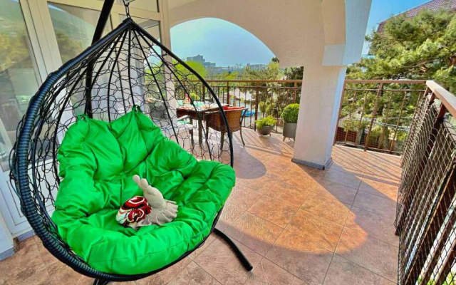 Улучшенные трехкомнатные апартаменты с террасой