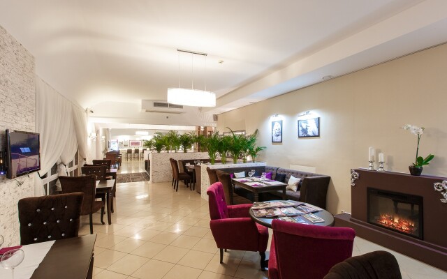 Marinus Hotel
