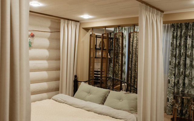 Частный дом на берегу реки