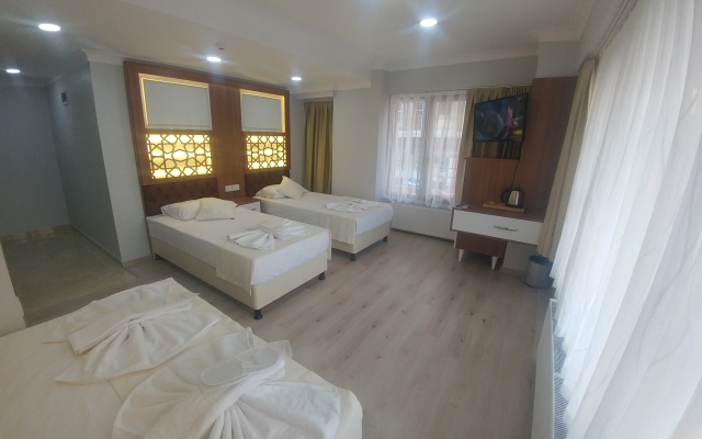 Grand Liza Hotel