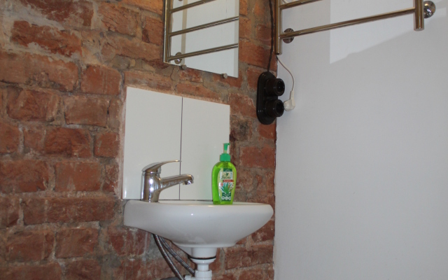 Old Flat Na Sovetskoy Hostel