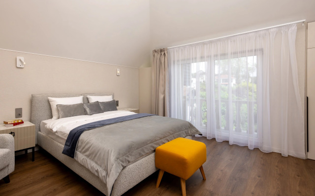 S Podogrevaemym Basseynom I 6 Spalnyami Villa