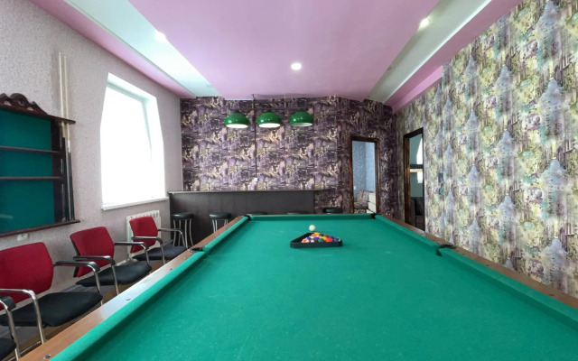S Bilyyardom i Mangalom Private House