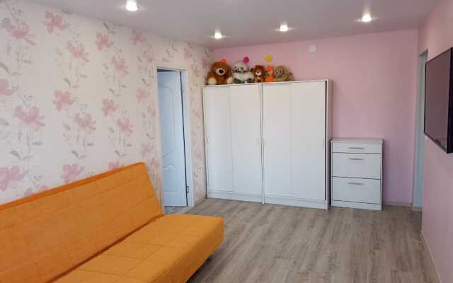 Dvukhkomnatnaya Kvartira V Tsentre Apartments