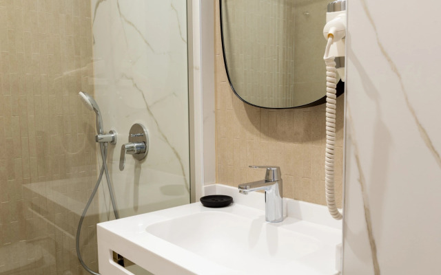 Lupa by Bueno Hotel