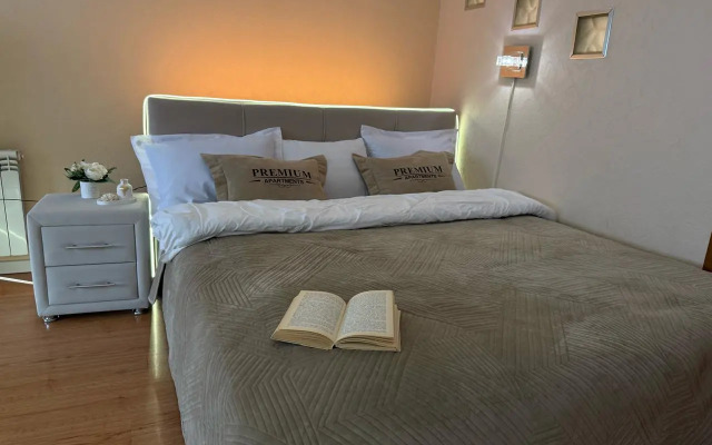 S Akvariumom I Vidom Na Park Apartments