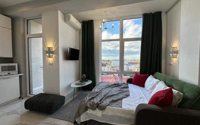 Море квартир уютная студия с панорамными окнами в центре Адлера