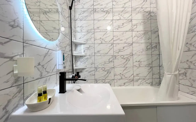 Uyutnaya I Svetlaya U Metro Flat