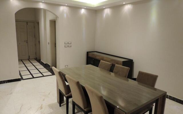 Sultan Luxurious Townhouse Near Auc Apartments