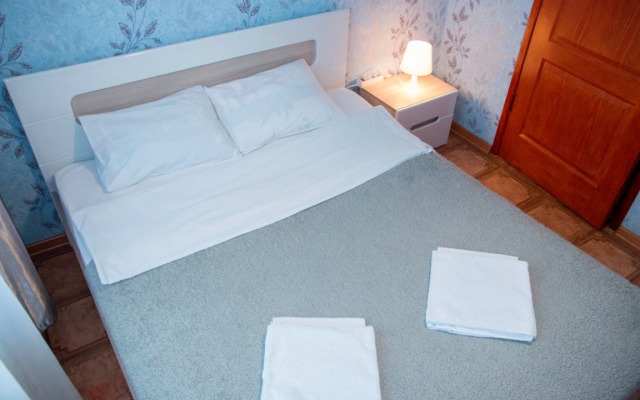 U DK Metallurgov. Barbaris two-room Apartments