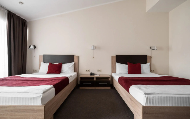 Maksim Hotel