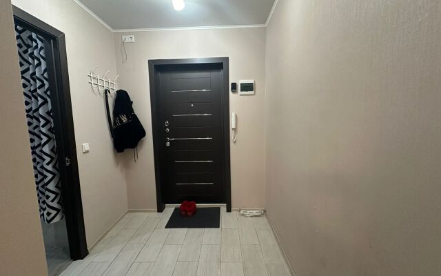 Na Ulitse Kuryzhova 16 Flat