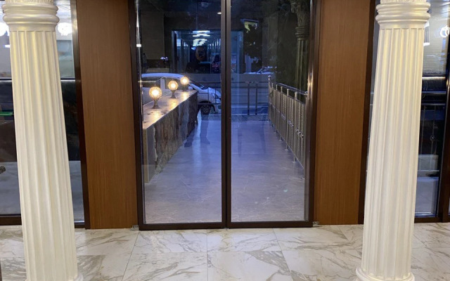 V 5 Minutakh Ot Morya Apartments