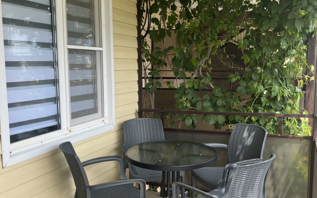 Na Tamanskoy 10 Guest House
