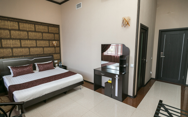 Golden House Отель