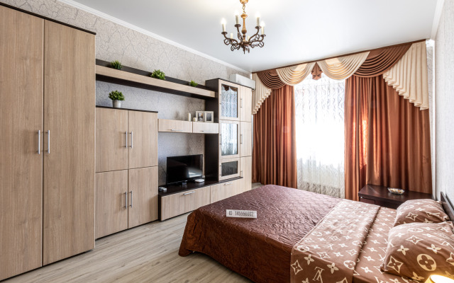 V topovoy lokatsii s vidom Apart-Otelika u parka Galitskogo Flat
