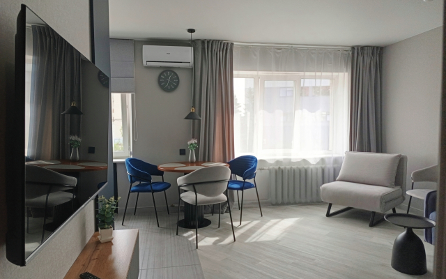 Siniy Aktsent Flat