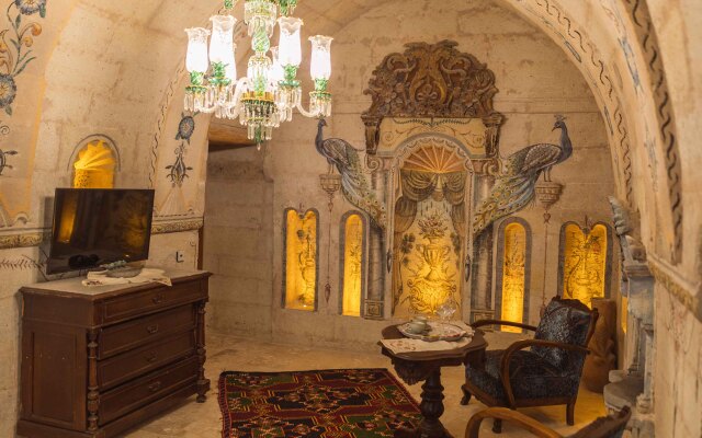 Solo Cave Suites Hotel