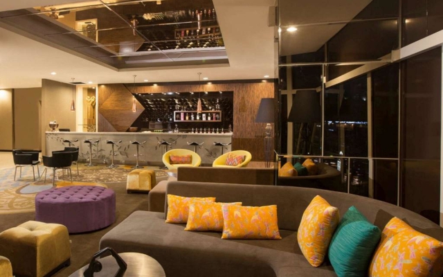 Aston Bellevue Radio Dalam Hotel