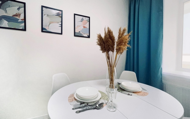 Bolshaya dvukhkomnatnaya s domashnim kinoteatrom Flat