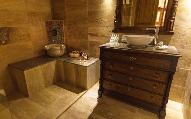 Solo Cave Suites Hotel