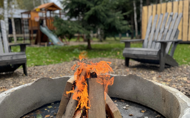 Частный Дом с Верандой в Лесу