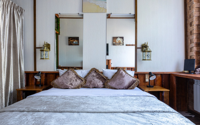 Romanticheskaya Studiya S Kaminom I Balkonom Flat