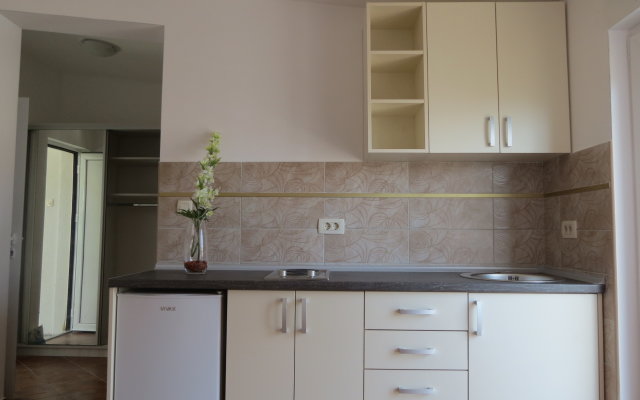Ana 1/4 Apartments
