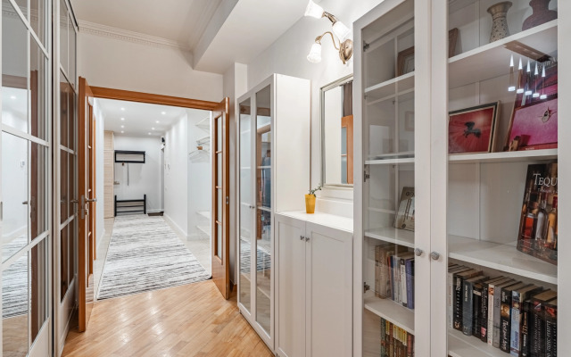 Ogromnaya Dvukhkomnatnaya Dlya 5 Chelovek U Moskva Siti Flat