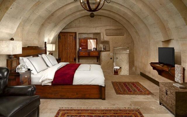 Seraphim Cave Suites & Spa Hotel