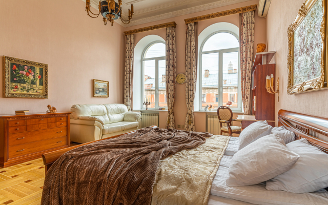 Bolshaya Konyushennaya 3 Apartments