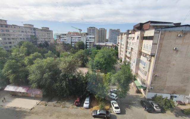 Prostornye Dvukhkomnatnye V Tsentre Bishkeka Apartments