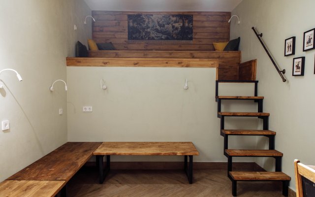 Dva Gusya Hostel