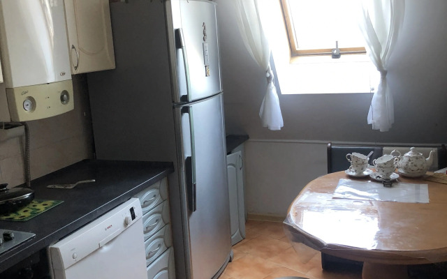 Trekhmestnaya Svetlaya Mansarda Living Quarters
