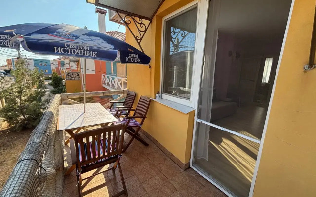 Апартаменты Уютная студия возле моря