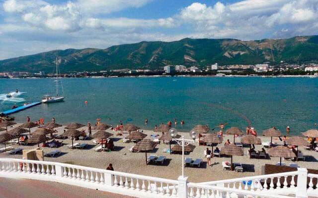 Квартира двухкомнатная Крымская 22/12