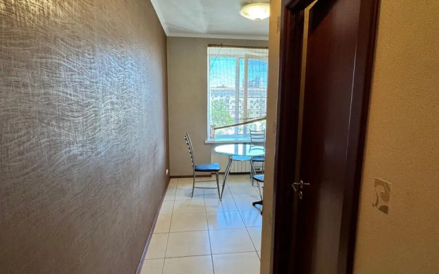 V Tsentre Bliz Naberezhnoy Flat