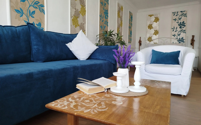 Квартира Атмосферное Жилье с Уникальным Дизайном