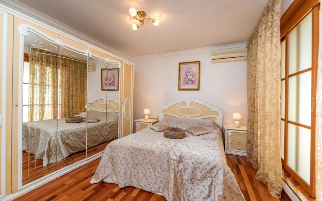 V Samom Tsentre Sochi Private House