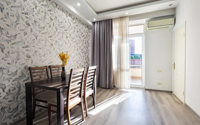 2-K v Novostroyke, Ulitsa In Yerevantsu, Hh399 Flat