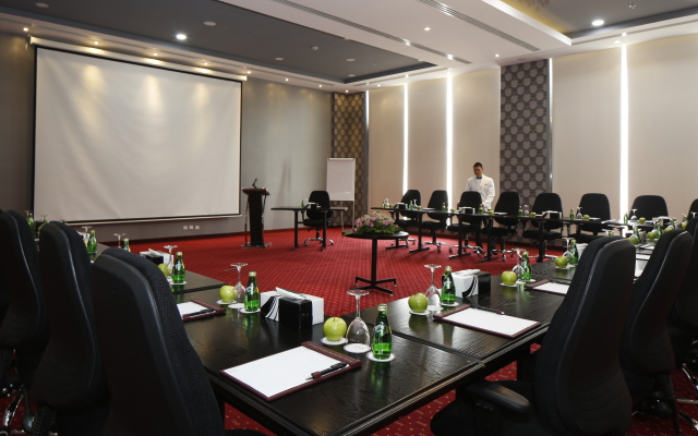 Warwick Al Jubail Hotel