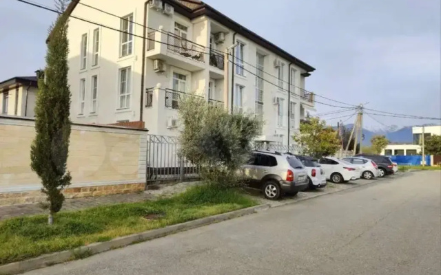 Kvartiry s balkonami i vidom na gory na Meletana 5a