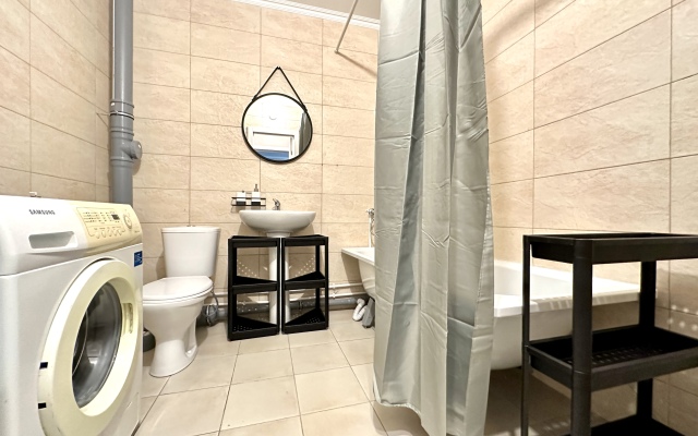 Iris s Dizaynerskim Oformleniyem, Ryadom Mat i Ditya Apartments